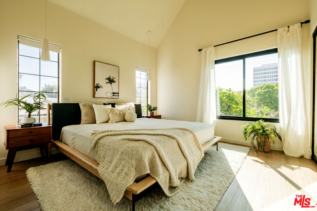 240 S Mentor Ave Unit: 1