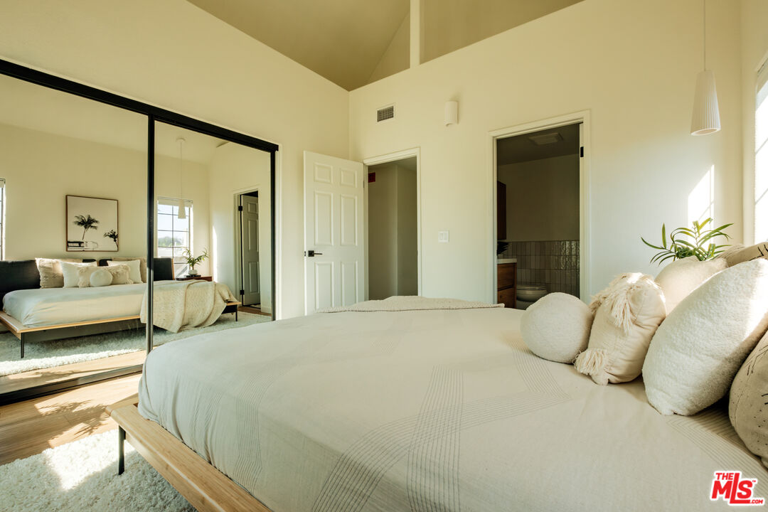 240 S Mentor Ave Unit: 1