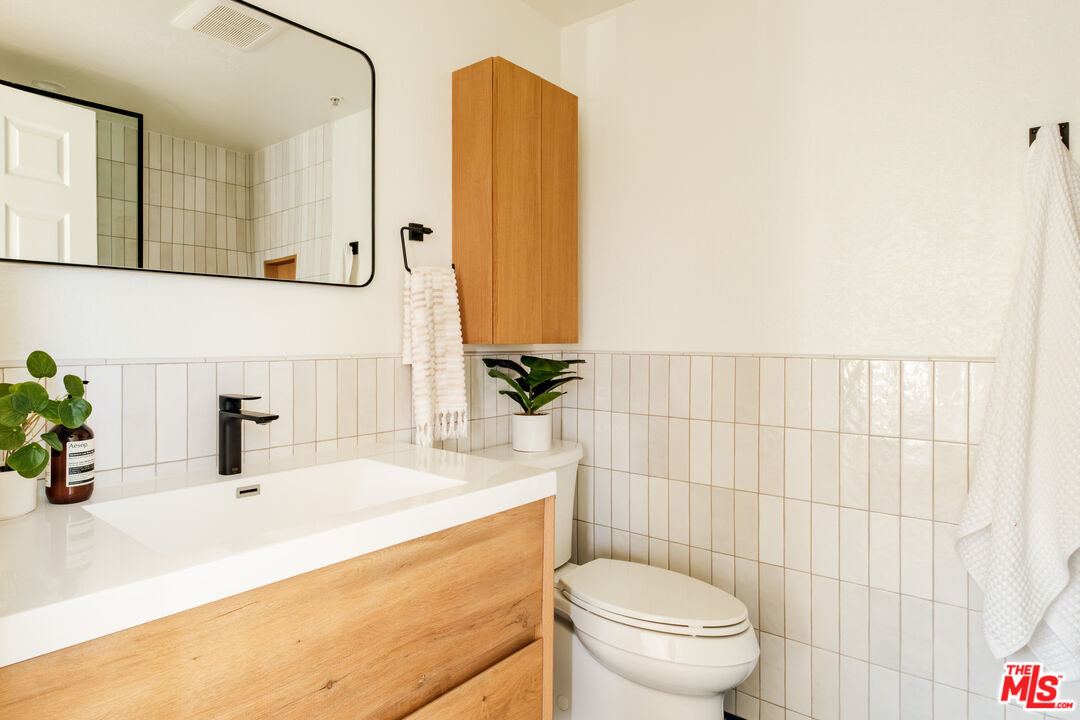 240 S Mentor Ave Unit: 1