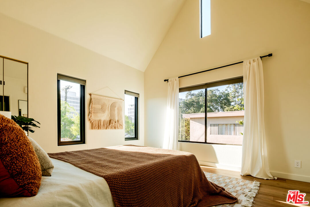 240 S Mentor Ave Unit: 1
