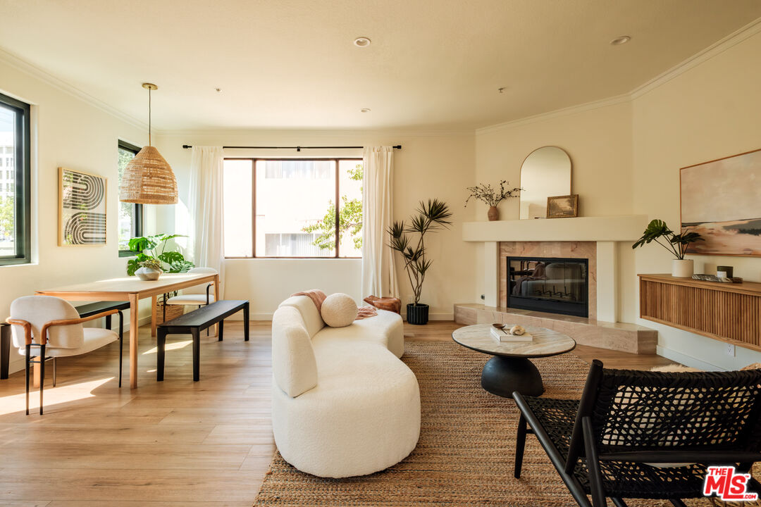 240 S Mentor Ave Unit: 1