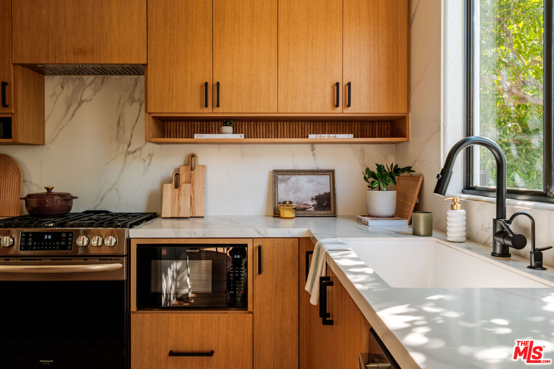 240 S Mentor Ave Unit: 1