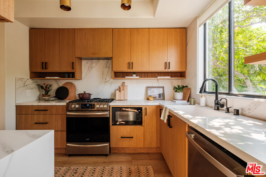 240 S Mentor Ave Unit: 1