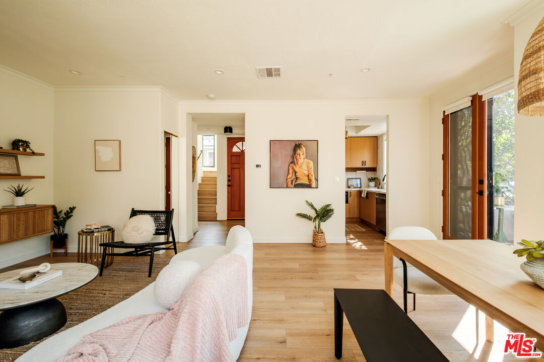 240 S Mentor Ave Unit: 1