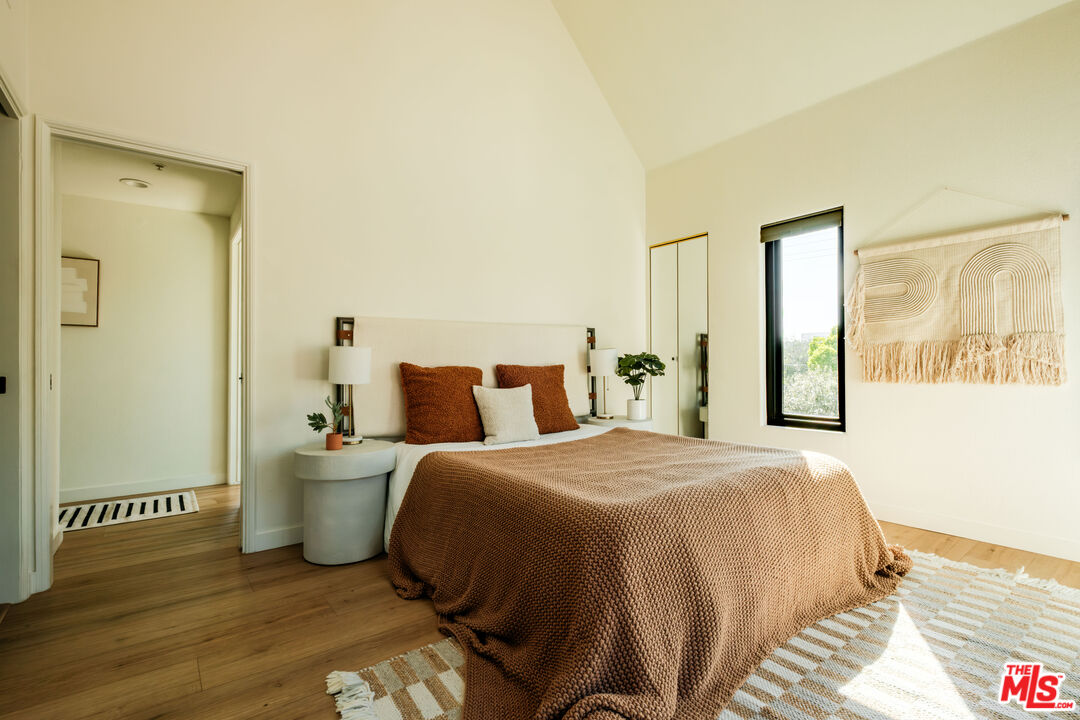 240 S Mentor Ave Unit: 1