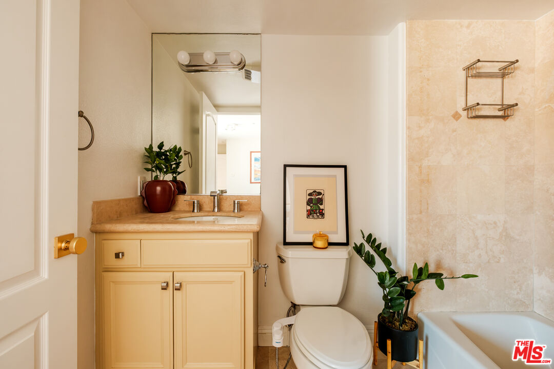 14322 Dickens St Unit: 2