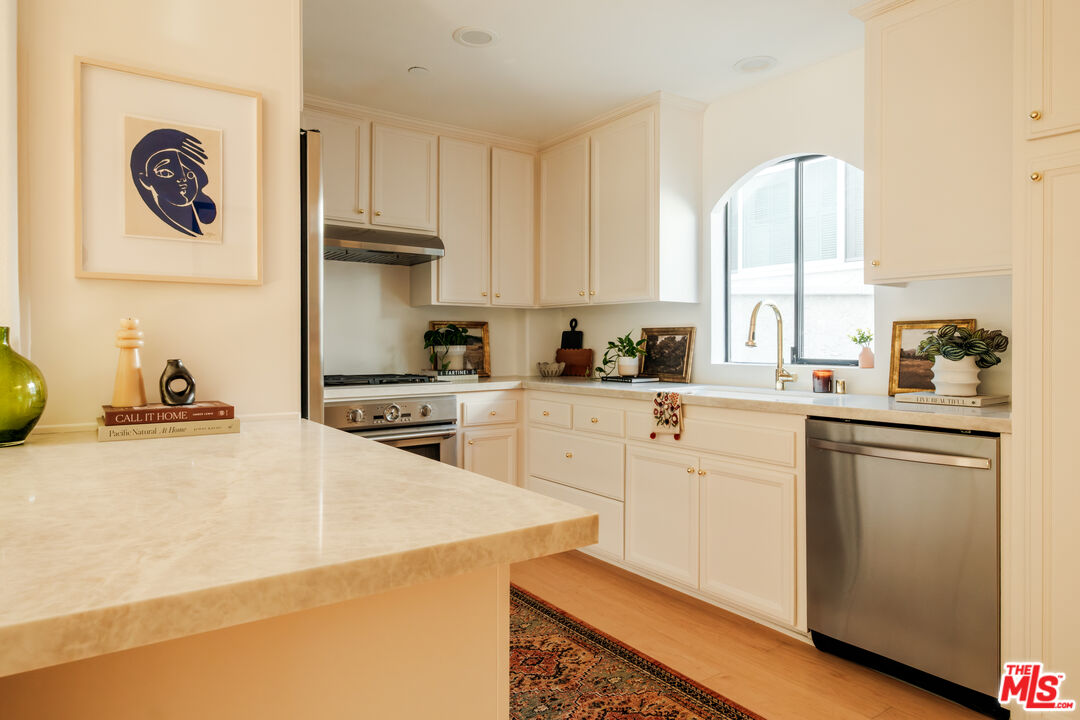 14322 Dickens St Unit: 2