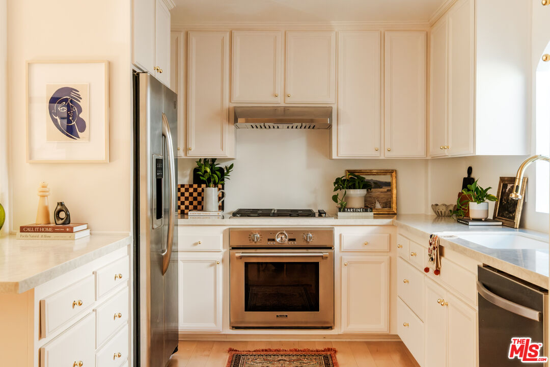 14322 Dickens St Unit: 2