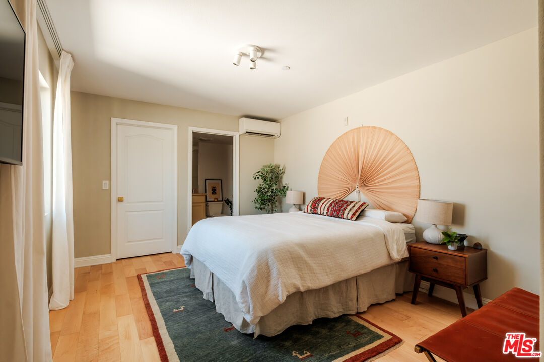 14322 Dickens St Unit: 2