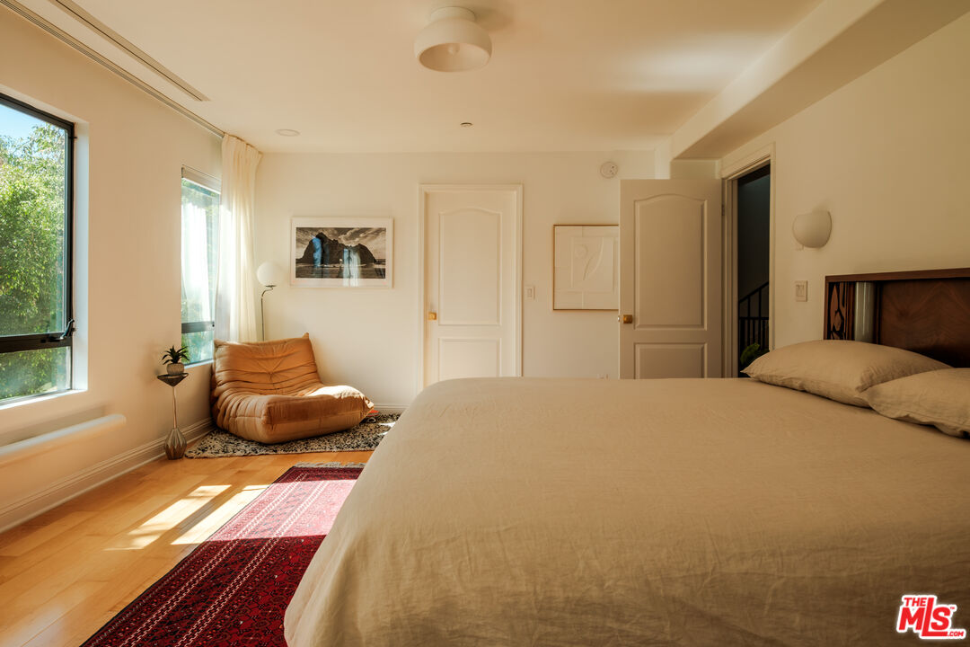 14322 Dickens St Unit: 2