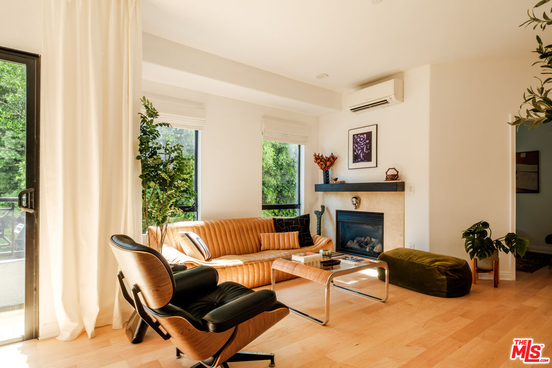 14322 Dickens St Unit: 2