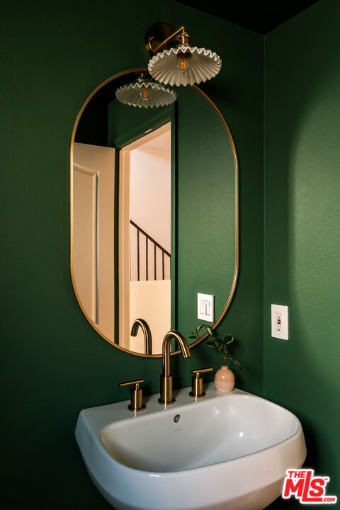 14322 Dickens St Unit: 2