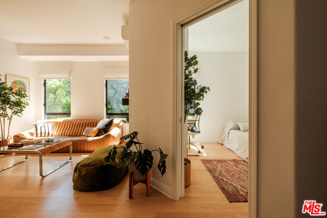 14322 Dickens St Unit: 2