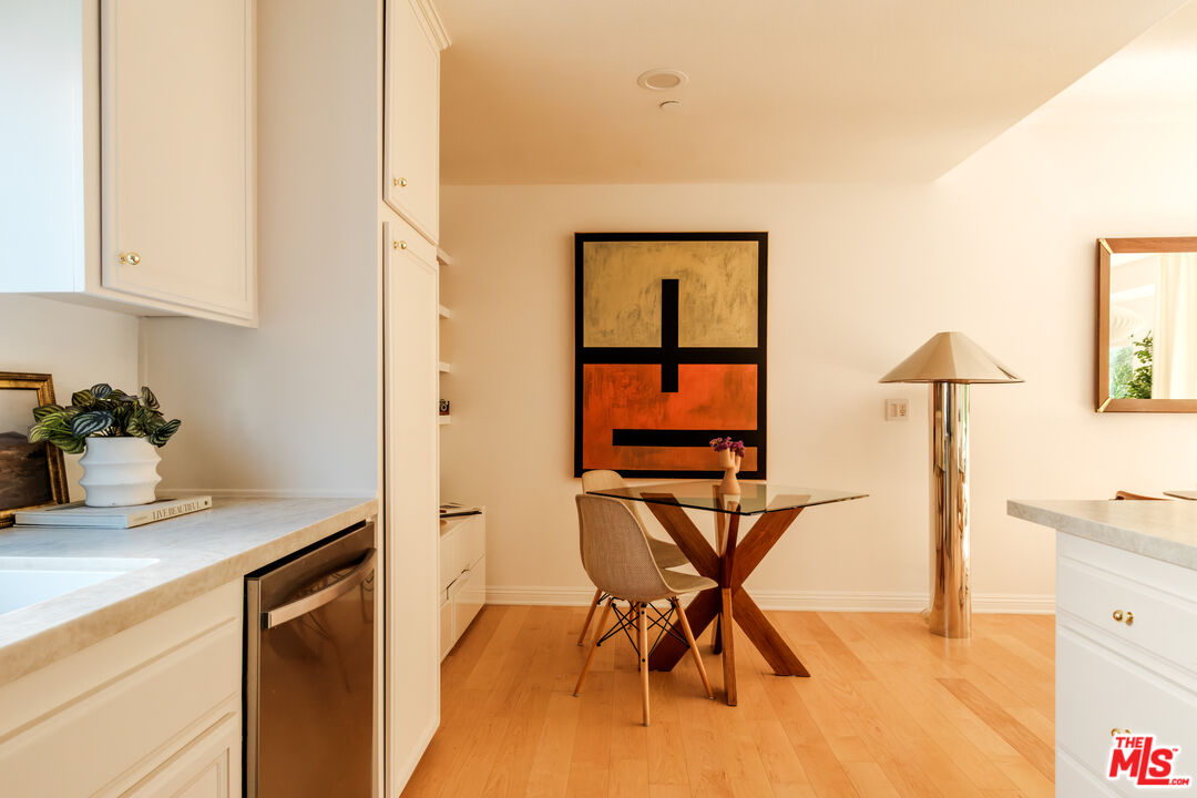 14322 Dickens St Unit: 2