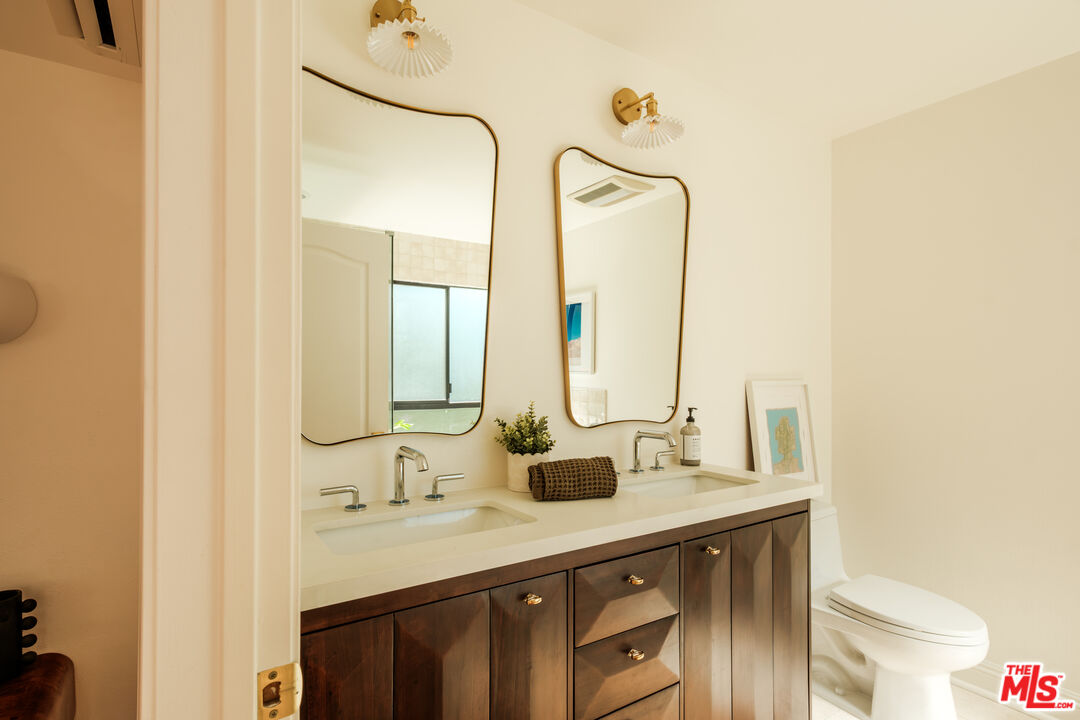 14322 Dickens St Unit: 2