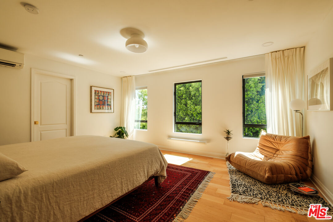 14322 Dickens St Unit: 2