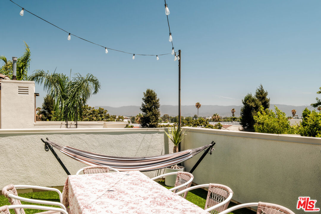 14322 Dickens St Unit: 2