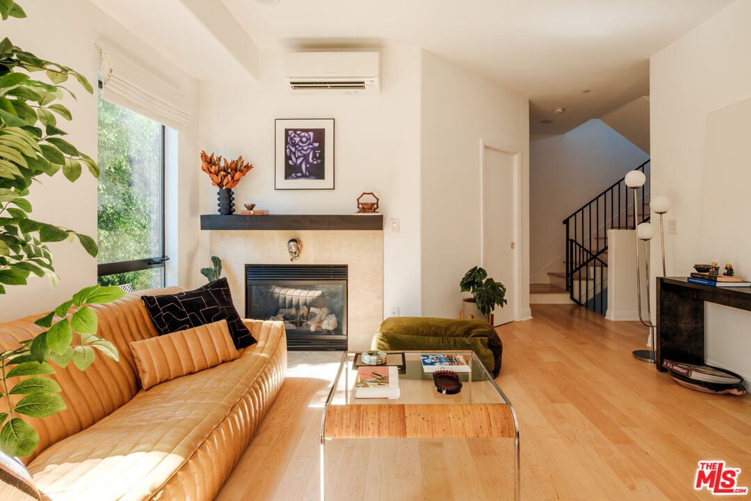 14322 Dickens St Unit: 2