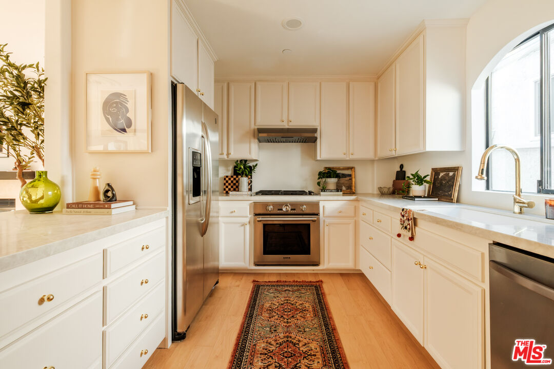 14322 Dickens St Unit: 2