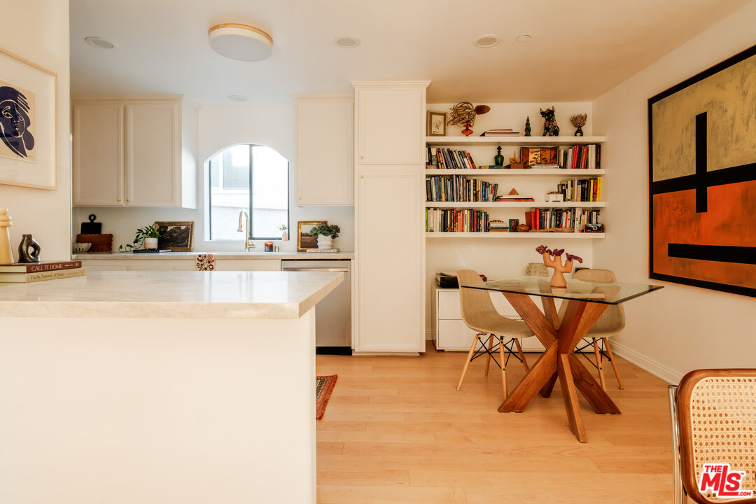 14322 Dickens St Unit: 2