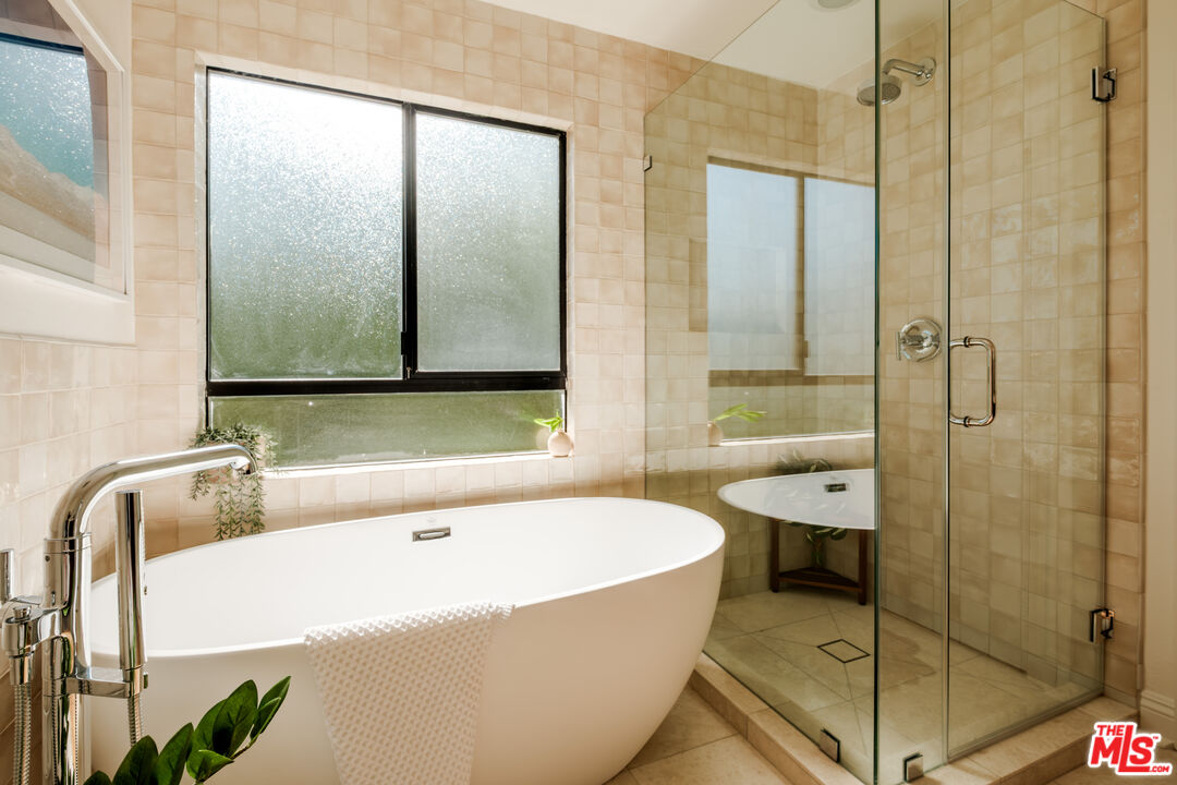 14322 Dickens St Unit: 2