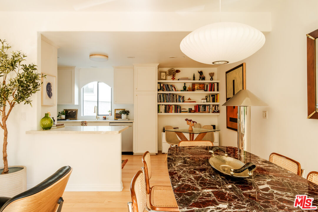 14322 Dickens St Unit: 2