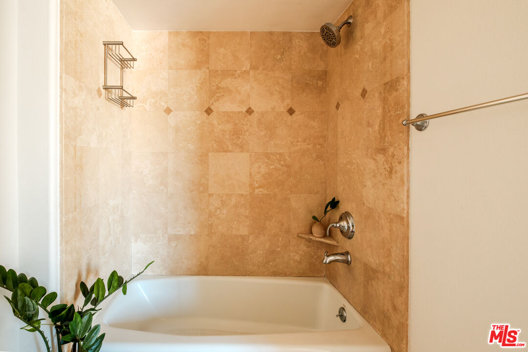 14322 Dickens St Unit: 2