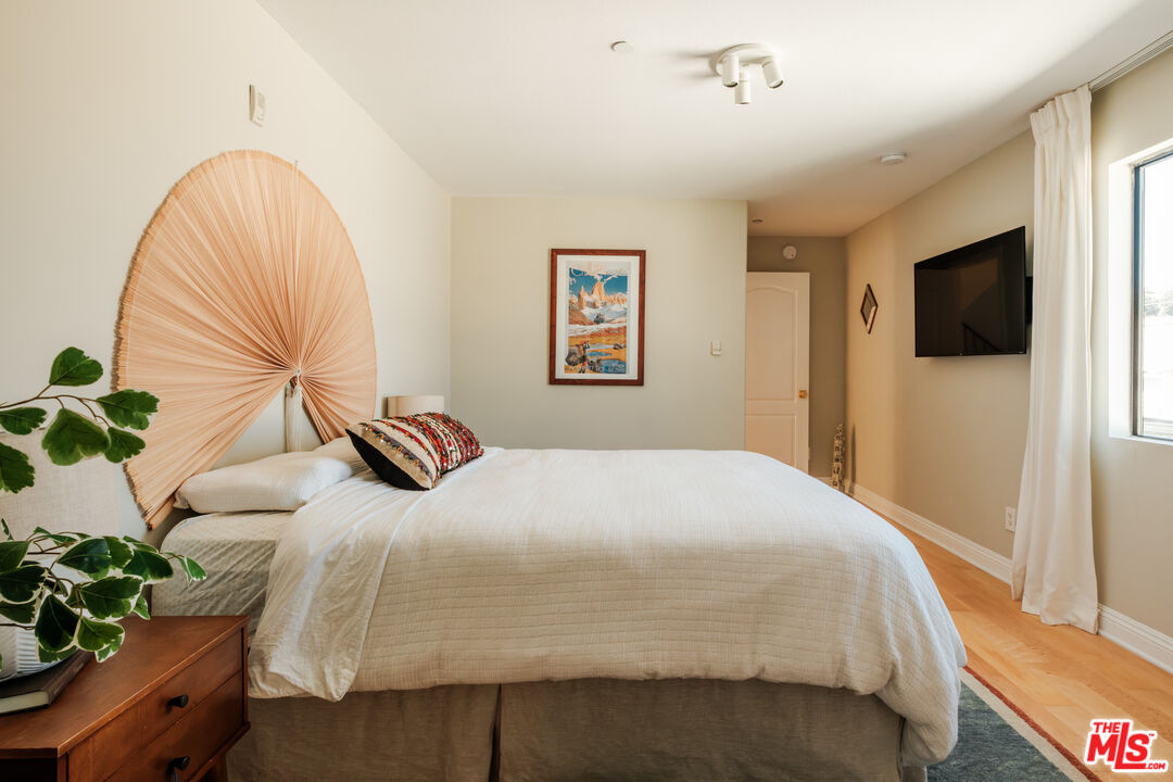 14322 Dickens St Unit: 2