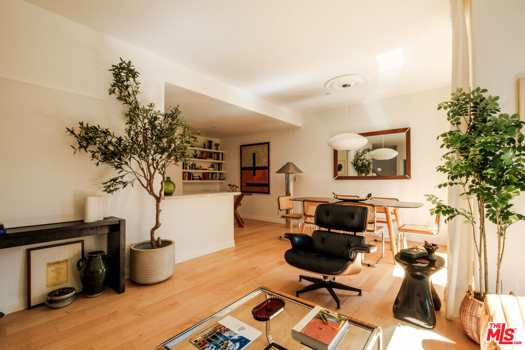 14322 Dickens St Unit: 2