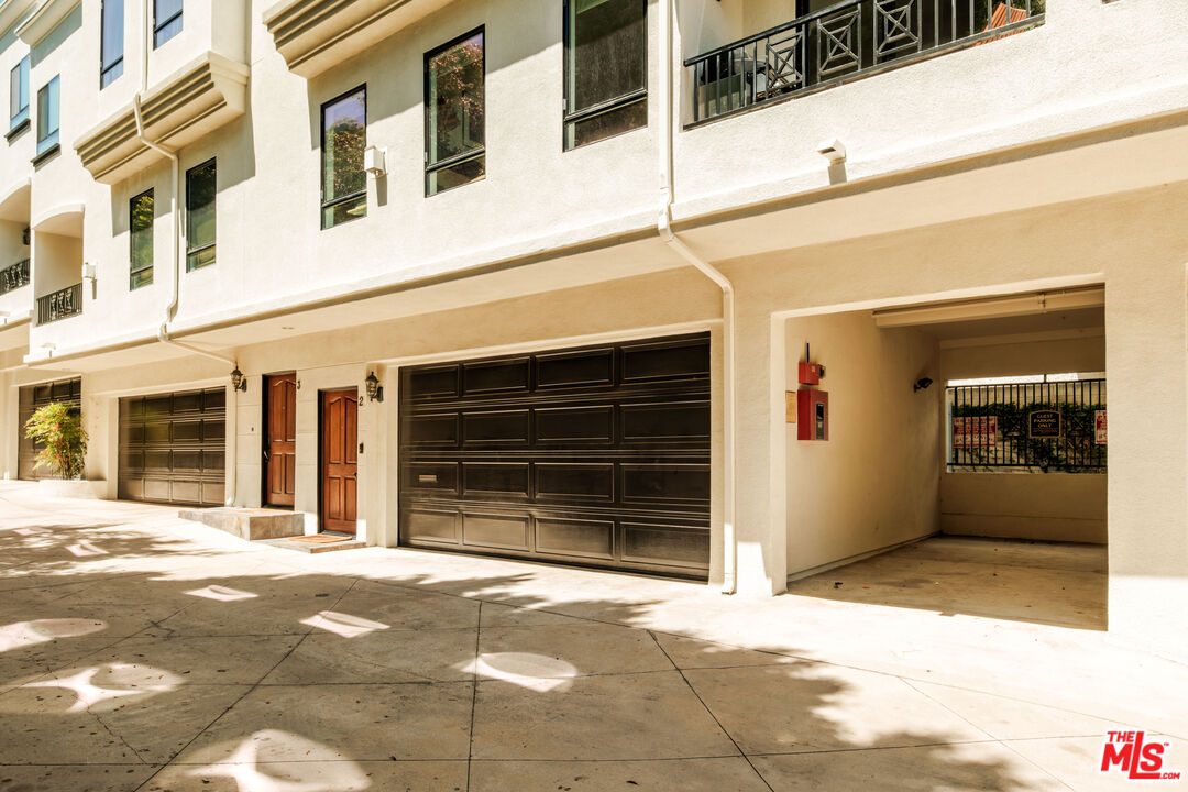 14322 Dickens St Unit: 2