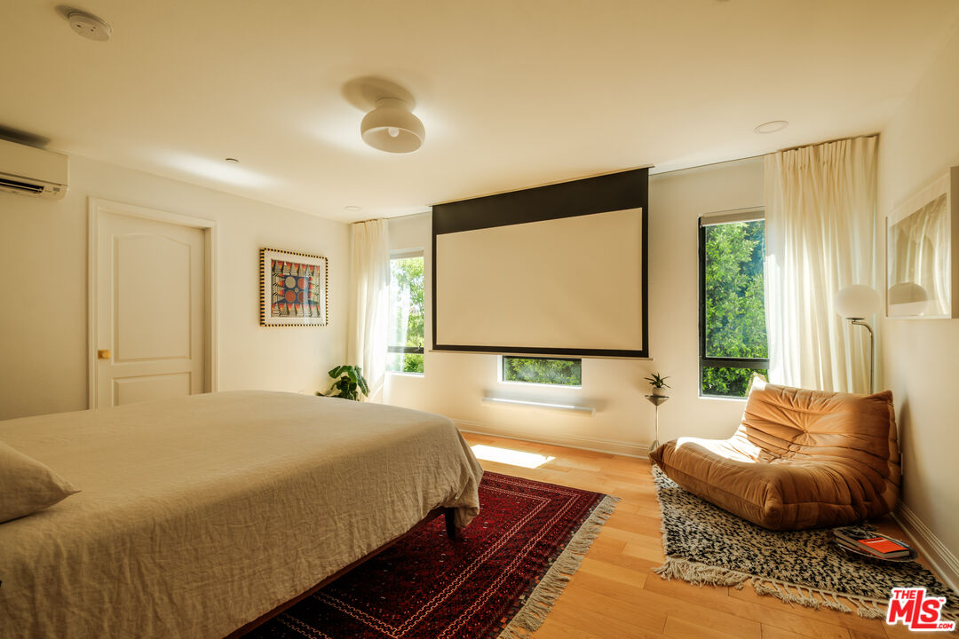 14322 Dickens St Unit: 2