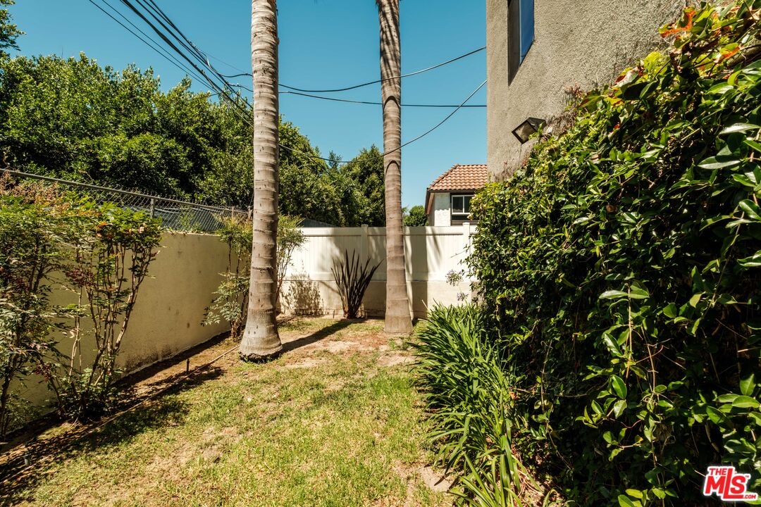 14322 Dickens St Unit: 2