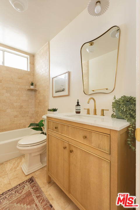 1304 Berkeley St Unit: 3