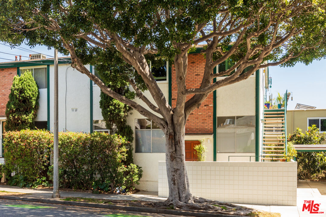 1304 Berkeley St Unit: 3
