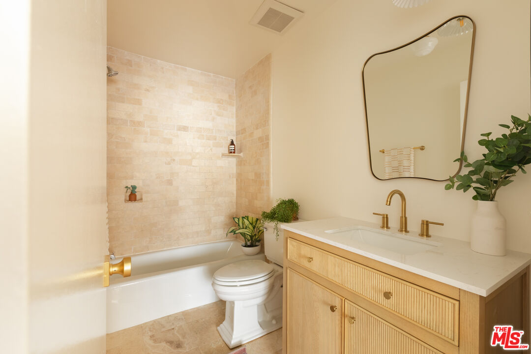 1304 Berkeley St Unit: 3