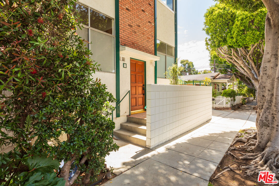 1304 Berkeley St Unit: 3
