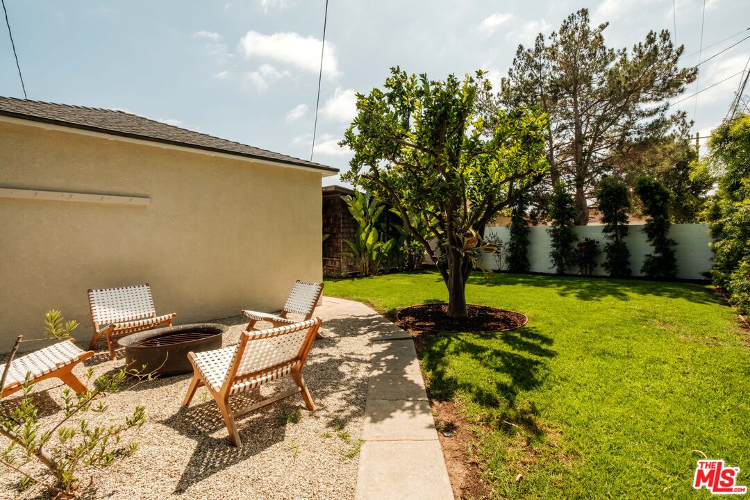 239 W Fairview Blvd