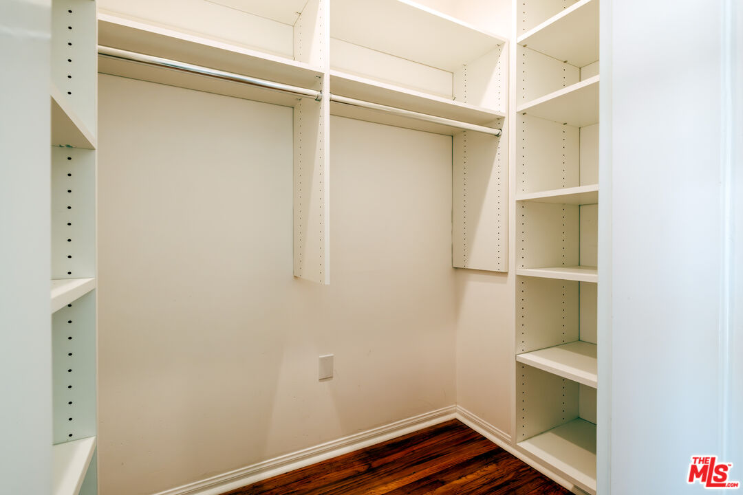 239 W Fairview Blvd