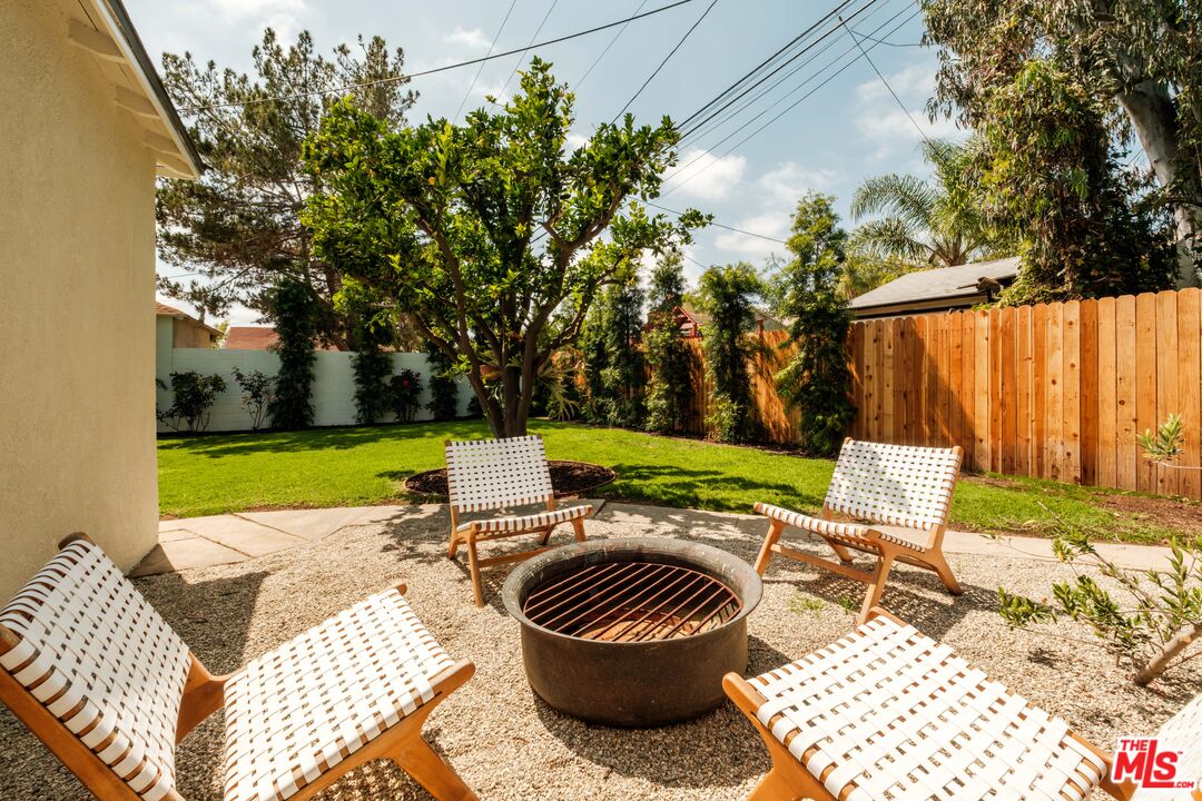 239 W Fairview Blvd