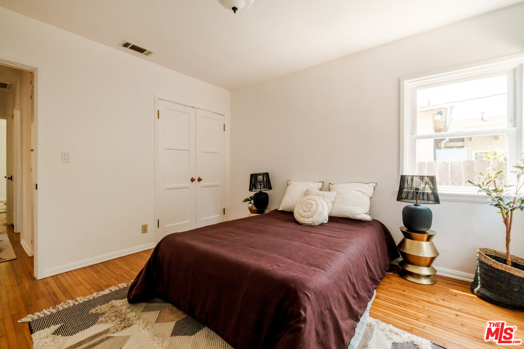 239 W Fairview Blvd