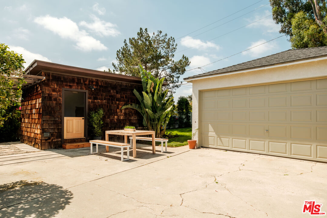 239 W Fairview Blvd