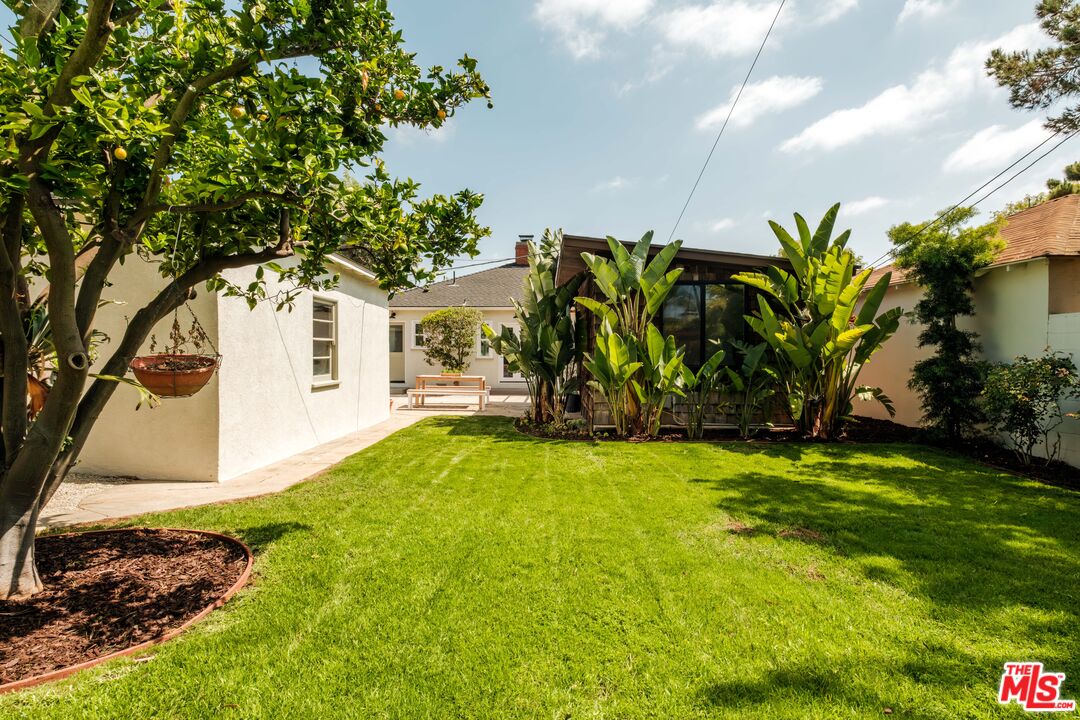239 W Fairview Blvd