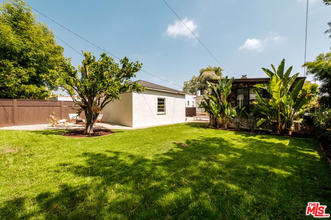 239 W Fairview Blvd