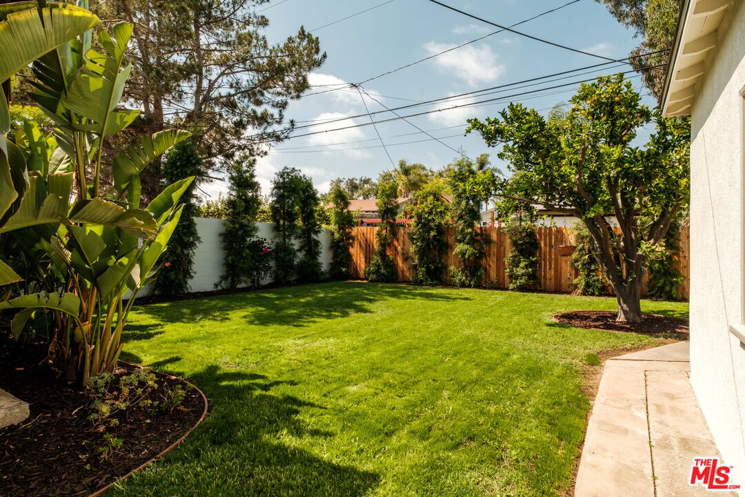 239 W Fairview Blvd