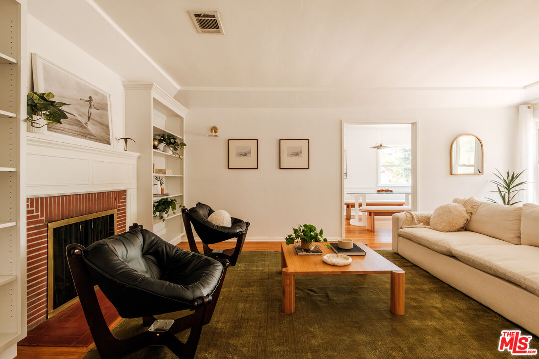 239 W Fairview Blvd
