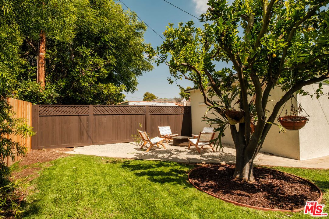 239 W Fairview Blvd