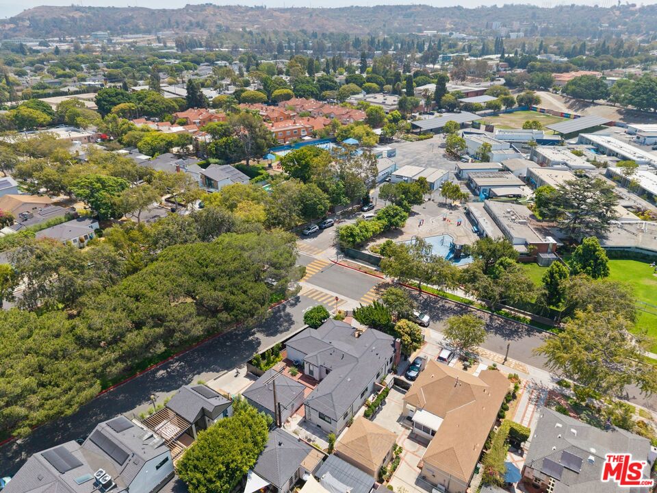 10811 Farragut Dr