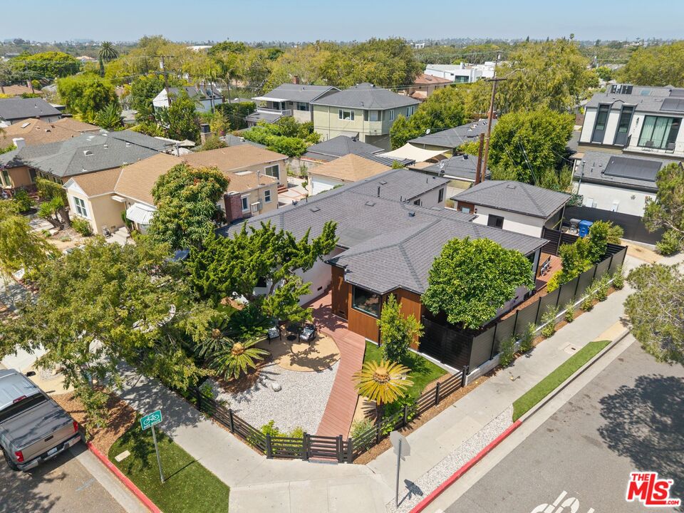 10811 Farragut Dr