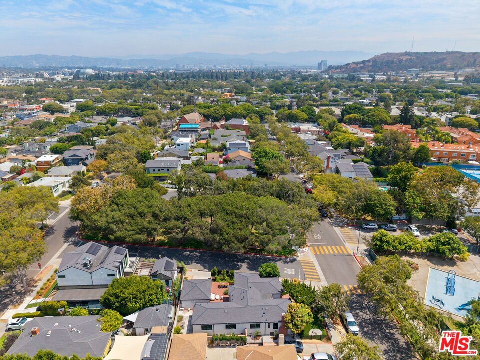 10811 Farragut Dr