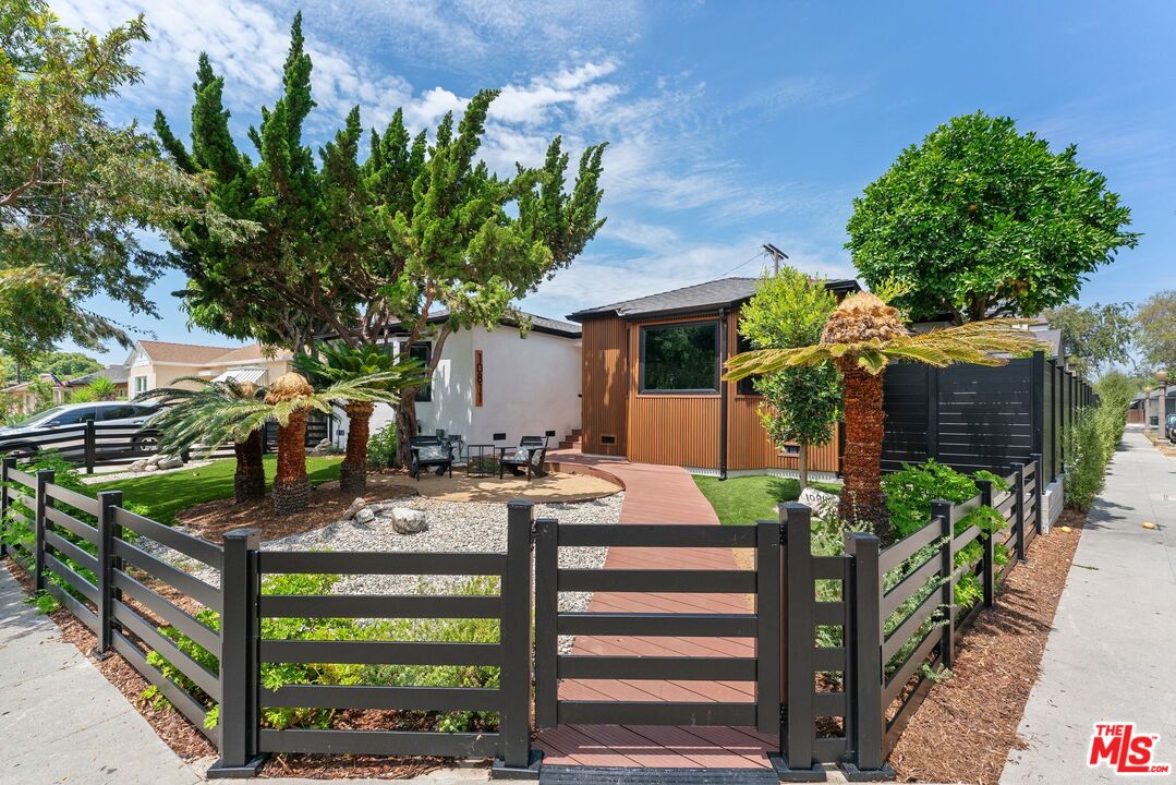 10811 Farragut Dr